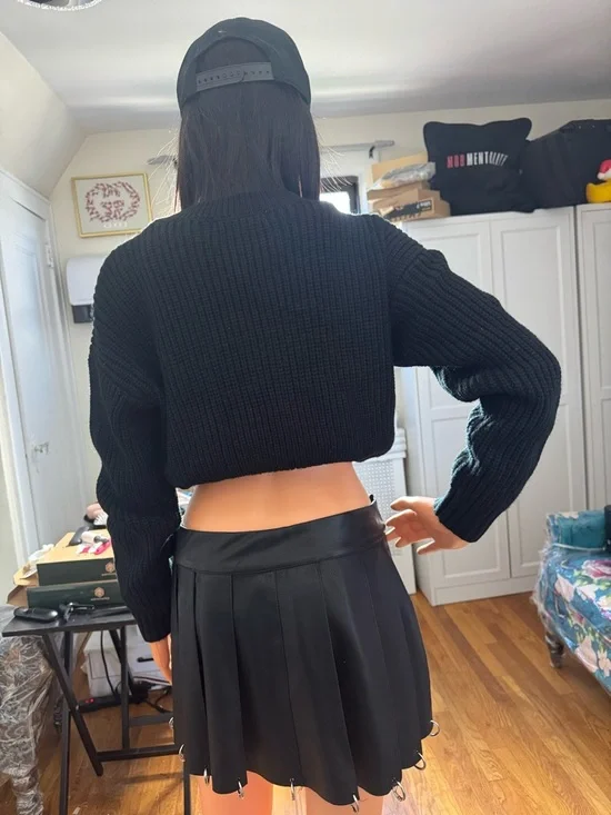 Cropped Black Ribbed Knit Sweater - Classic Crewneck - Picture 3 of 4